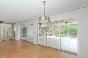 3431 Mineola Dr, Sarasota, FL 34239 - Photo 5