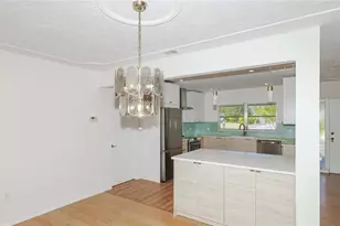 3431 Mineola Dr, Sarasota, FL 34239 - Photo 11