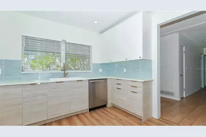 3431 Mineola Drive, Sarasota, FL 34239 - Photo 13