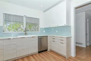 3431 Mineola Dr, Sarasota, FL 34239 - Photo 13