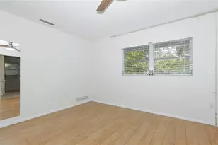 3431 Mineola Dr, Sarasota, FL 34239 - Photo 17