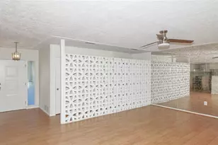 3431 Mineola Dr, Sarasota, FL 34239 - Photo 9