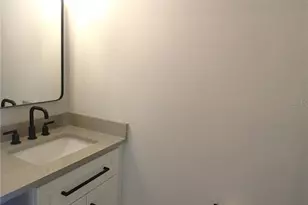 3806 Parkridge Cir, Sarasota, FL 34243 - Photo 15