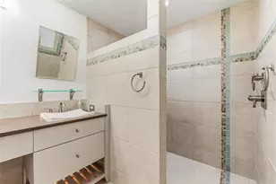 4502 Friar Tuck Ln, Sarasota, FL 34232 - Photo 17