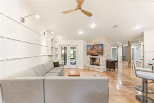 4502 Friar Tuck Ln, Sarasota, FL 34232 - Photo 5