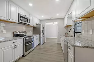 2660 Colorado St, Sarasota, FL 34237 - Photo 5