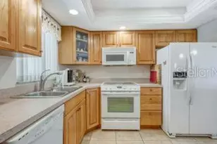 2016 Riverbluff Pkwy, Sarasota, FL 34231 - Photo 23