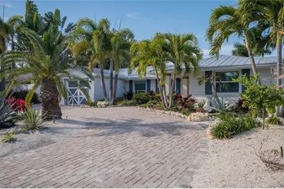 504 68th Street, Holmes Beach, FL 34217 - Photo 1