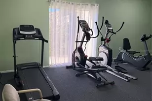 2632 Hidden Lake Dr N, Sarasota, FL 34237 - Photo 11