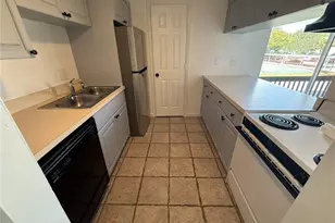 2632 Hidden Lake Dr N, Sarasota, FL 34237 - Photo 5