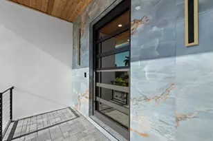 635 Jungle Queen Way, Longboat Key, FL 34228 - Photo 7