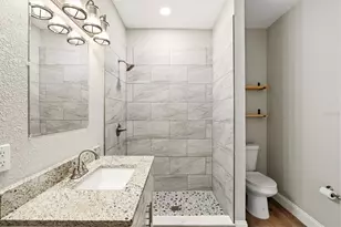 2586 Tami Sola St, Sarasota, FL 34237 - Photo 19