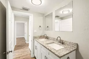 2586 Tami Sola St, Sarasota, FL 34237 - Photo 23