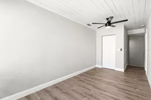 2586 Tami Sola St, Sarasota, FL 34237 - Photo 13