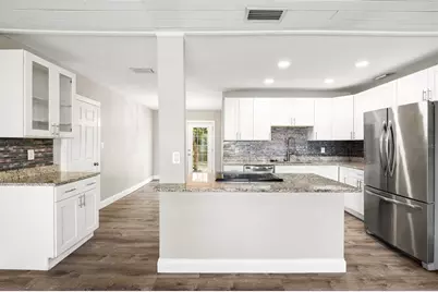 2586 Tami Sola Street, Sarasota, FL 34237 - Photo 9