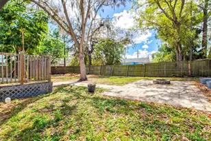 2586 Tami Sola St, Sarasota, FL 34237 - Photo 29