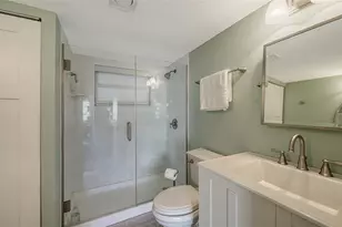 800 Benjamin Franklin Dr, Sarasota, FL 34236 - Photo 23