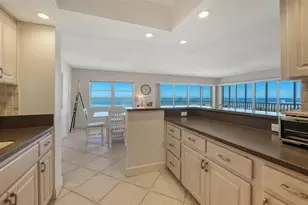 800 Benjamin Franklin Dr, Sarasota, FL 34236 - Photo 17