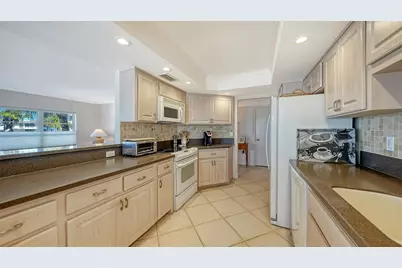 800 Benjamin Franklin Drive #308, Sarasota, FL 34236 - Photo 15