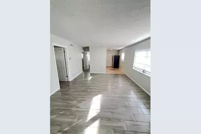 6351 Gateway Avenue, Sarasota, FL 34231 - Photo 3