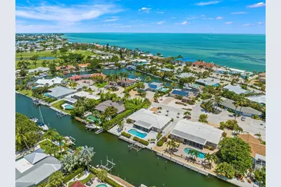 614 Gladstone Lane, Holmes Beach, FL 34217 - Photo 5