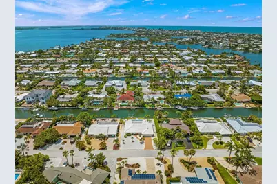 614 Gladstone Lane, Holmes Beach, FL 34217 - Photo 3