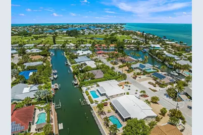 614 Gladstone Lane, Holmes Beach, FL 34217 - Photo 7