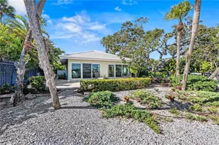 1320 Moonmist Dr, Sarasota, FL 34242 - Photo 9