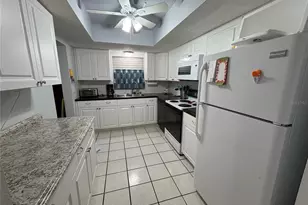 3064 Lake Bayshore Dr, Bradenton, FL 34205 - Photo 25