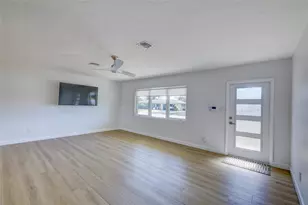 2909 Upper Tangelo Dr, Sarasota, FL 34239 - Photo 7