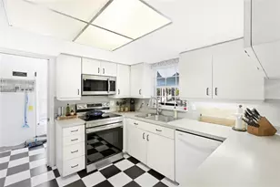 212 85th St, Holmes Beach, FL 34217 - Photo 9