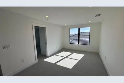 18515 Midsummer Place, Venice, FL 34293 - Photo 15