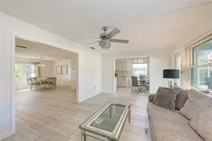3368 Sheffield Cir, Sarasota, FL 34239 - Photo 15