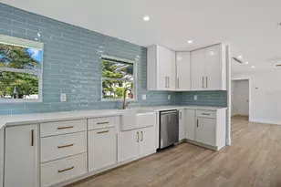 2104 Datura St, Sarasota, FL 34239 - Photo 9