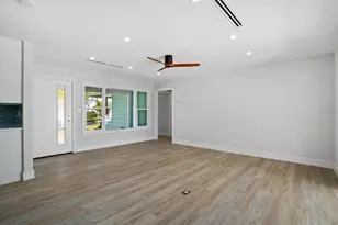 2104 Datura St, Sarasota, FL 34239 - Photo 3