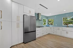 2104 Datura St, Sarasota, FL 34239 - Photo 13