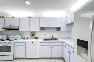 1511 Pelican Point Dr, Sarasota, FL 34231 - Photo 7