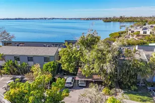 1511 Pelican Point Dr, Sarasota, FL 34231 - Photo 3