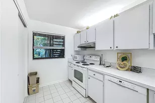 1511 Pelican Point Dr, Sarasota, FL 34231 - Photo 9