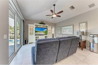 4465 McIntosh Lake Avenue, Sarasota, FL 34233 - Photo 11