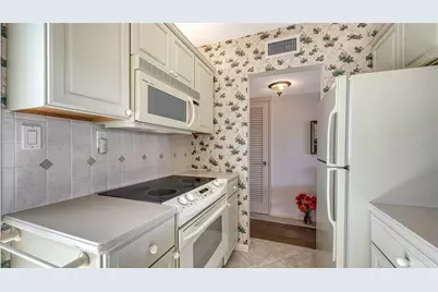 777 John Ringling Boulevard #32, Sarasota, FL 34236 - Photo 21