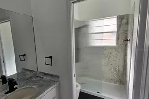 8111 Santa Rosa Ct, Sarasota, FL 34243 - Photo 29