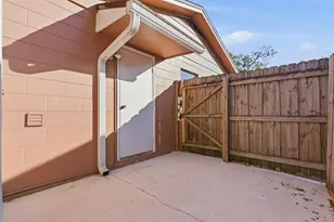 2019 W Jorome Dr, Tampa, FL 33612 - Photo 35