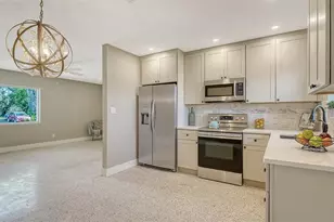 5914 Albert Pl, Sarasota, FL 34231 - Photo 9