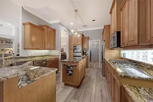 8175 Abingdon Ct, Bradenton, FL 34201 - Photo 15