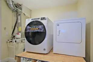 3549 65th Ave Cir E, Sarasota, FL 34243 - Photo 25