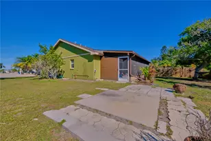 3549 65th Ave Cir E, Sarasota, FL 34243 - Photo 37