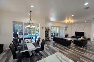 8111 Santa Rosa Ct, Sarasota, FL 34243 - Photo 7