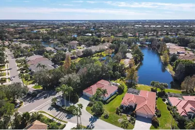 7072 Twin Hills Terrace, Lakewood Ranch, FL 34202 - Photo 3