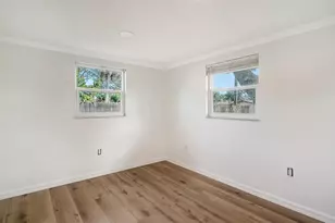 1203 Pineland Ave, Venice, FL 34285 - Photo 11